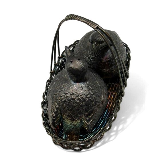 SALT and PEPPER Shaker Bird Set With Woven Metal Basket Holder Vintage - Picture 5 of 11